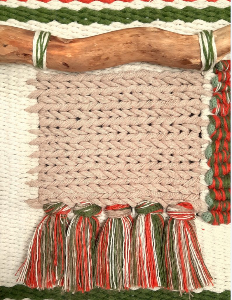 Makatka pleciona w drewnianej ramce 30x50 cm